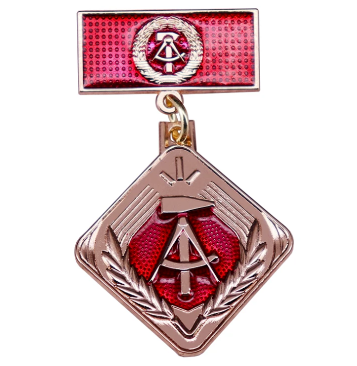 Medaille Orden Aktivist der sozialistischen Arbeit DDR Abzeichen Replik